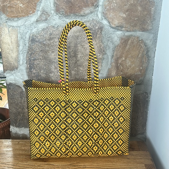 Waterproof Beach mexican plastic basket yellow gold and black - Picture 4 of 9